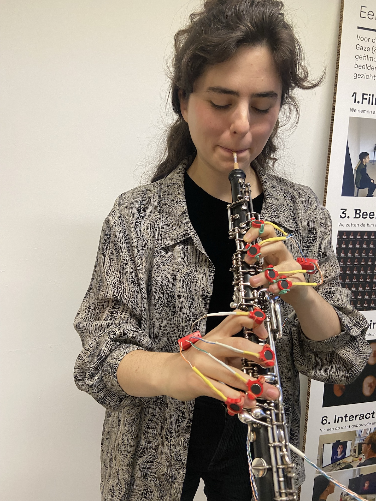 Cèlia playing Oboe