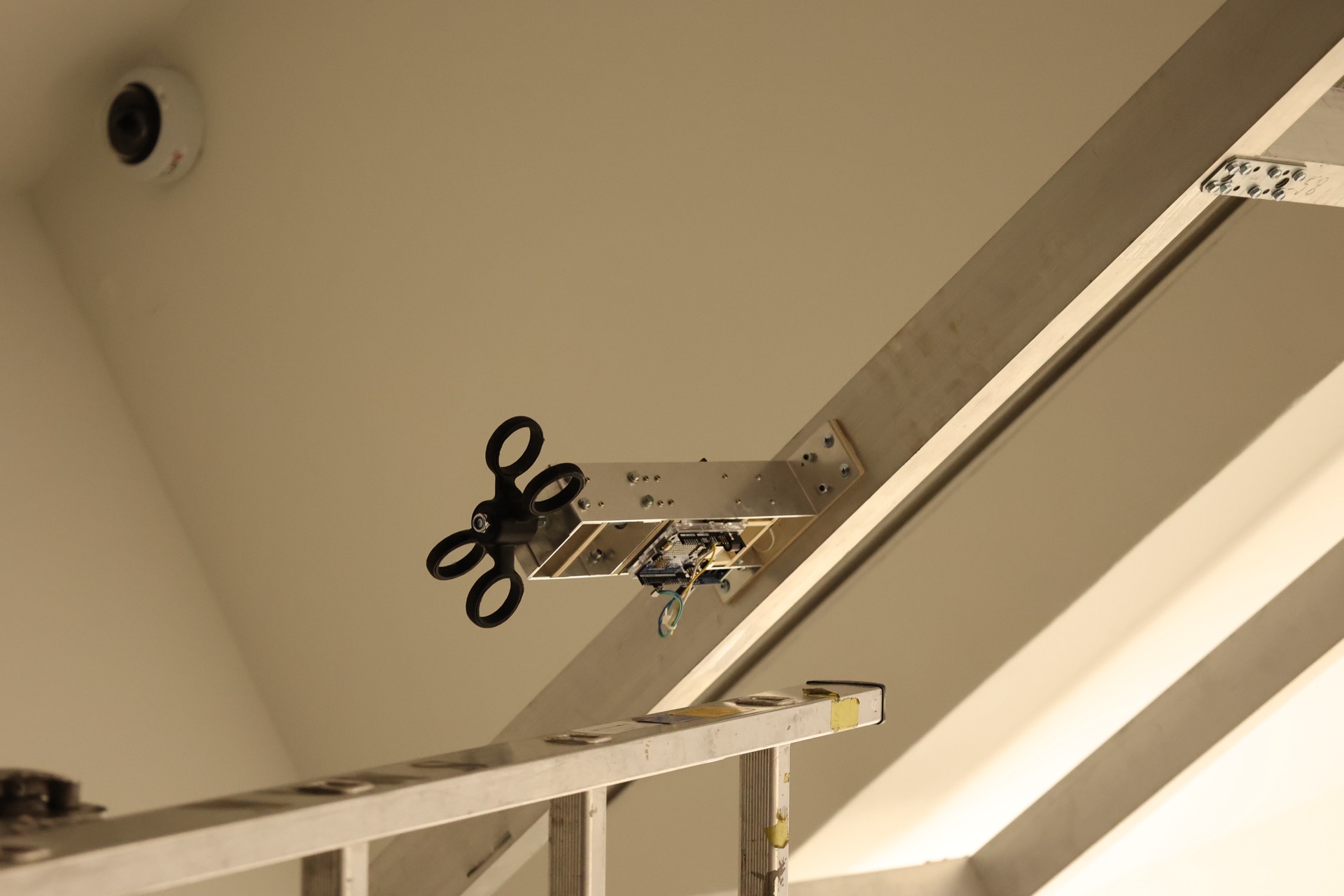 Motor mechanism mounted on the ceiling beam